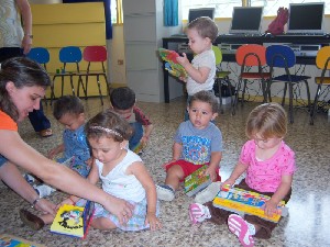 Niños del programa Soy bebé y me gusta leer
